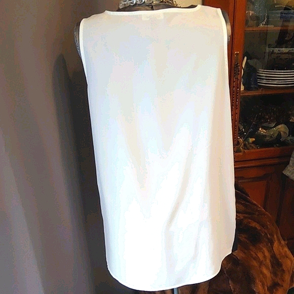 Ellen Tracy High Low Sleeveless Top - Picture 2 of 4